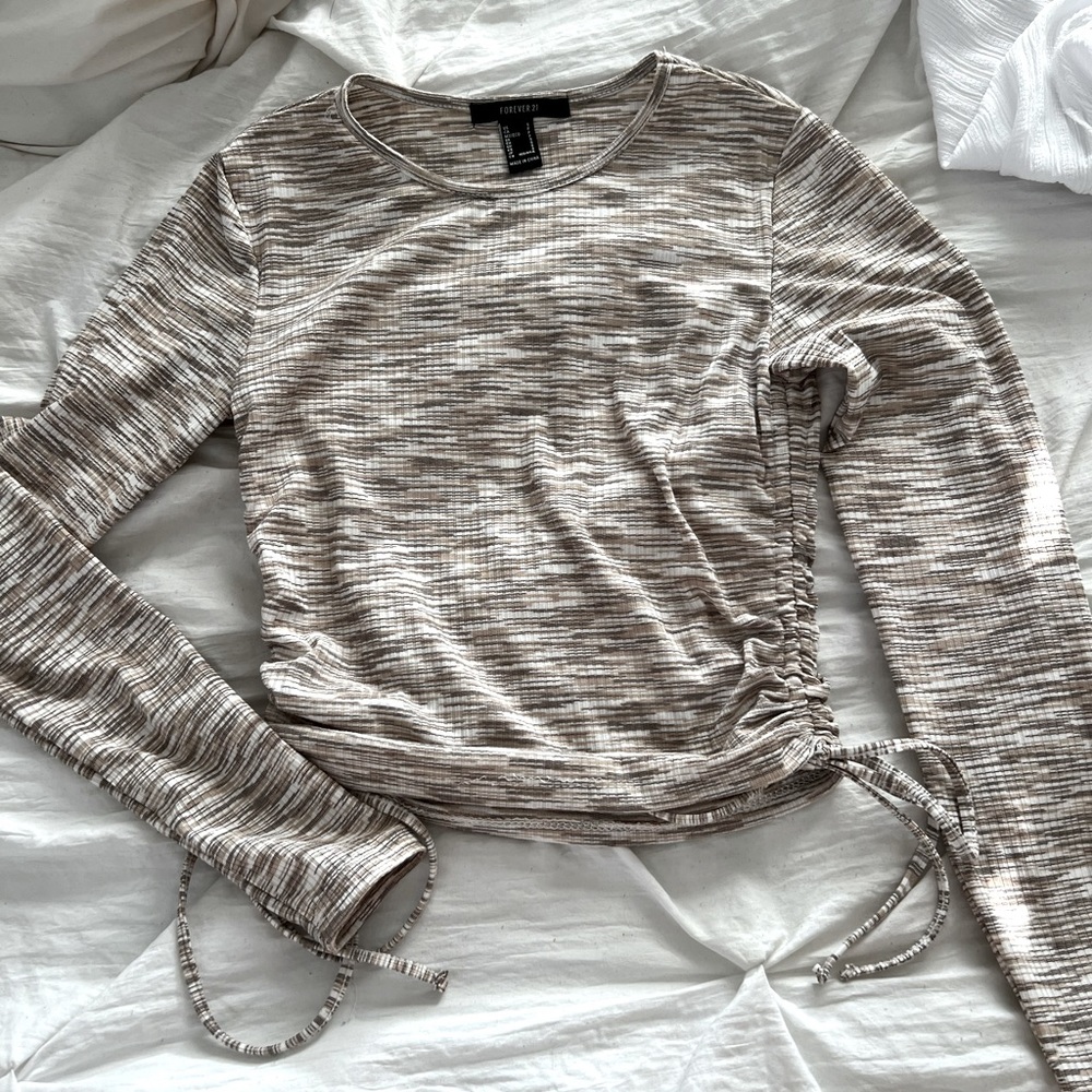 Cute crop top 🤍 size small